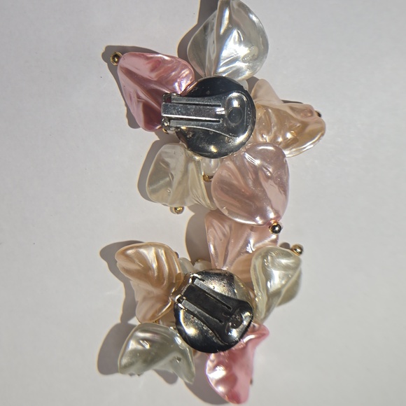 Elegant Floral Pearl Earrings - Picture 7 of 12